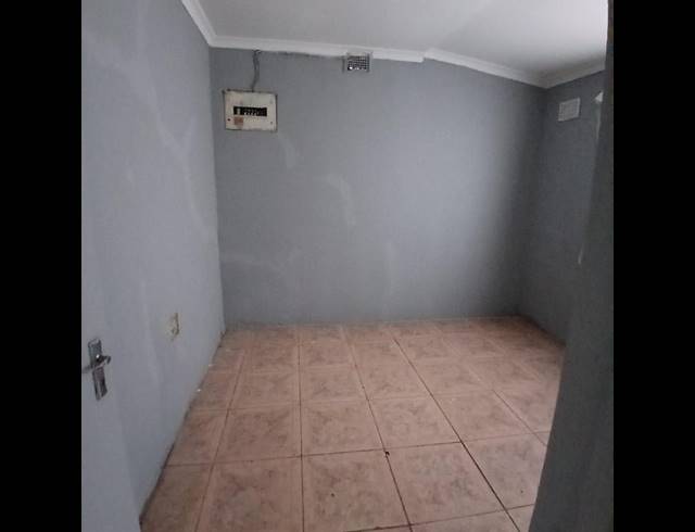 8 BEDROOM HOUSE FOR SALE IN UMLAZI J